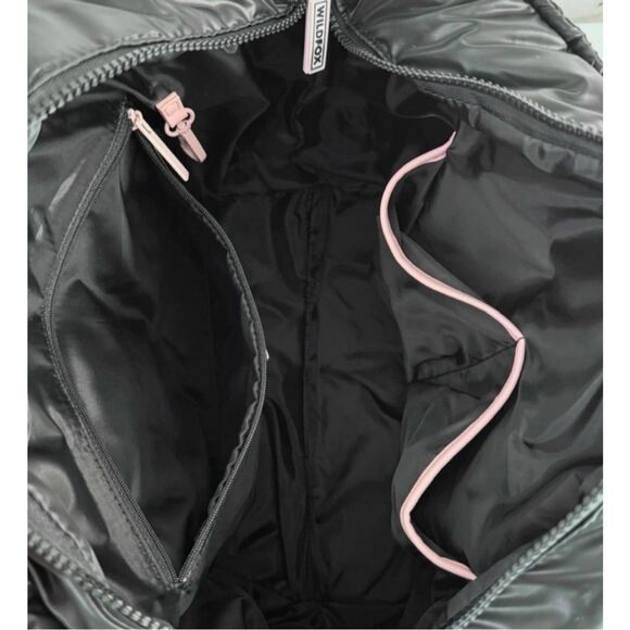 Wildfox Lips Puffy Quilted Tote Bag Black NWT $98 - Picture 3 of 3